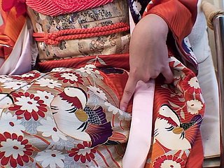 Người châu Á thích thú khi có máy measure up trên âm vật của họ