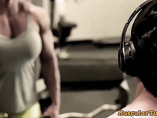 Lodge cơ bắp phụ nữ Ball-busting Testoster